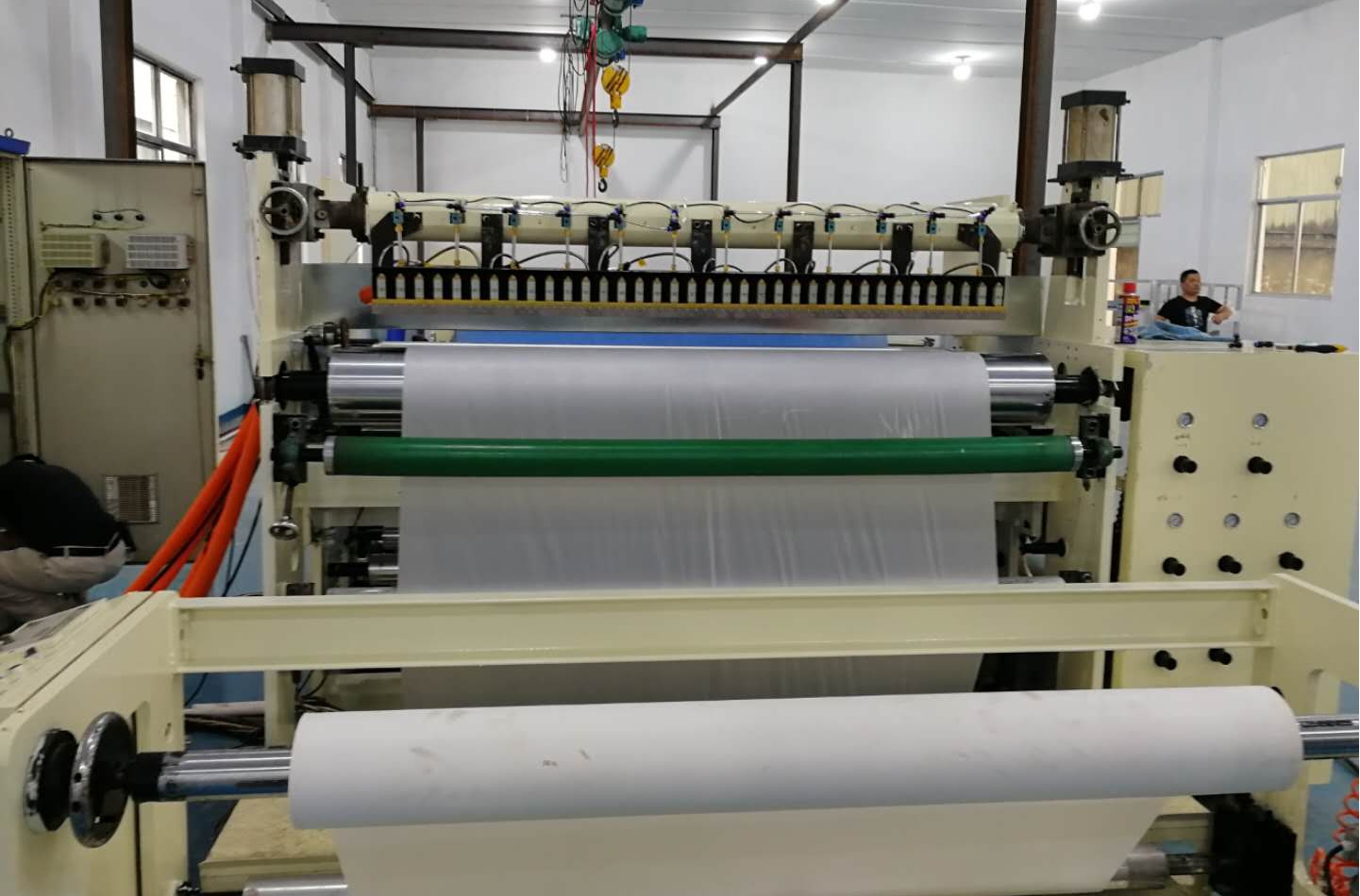 Hot melt adhesive compounding machine